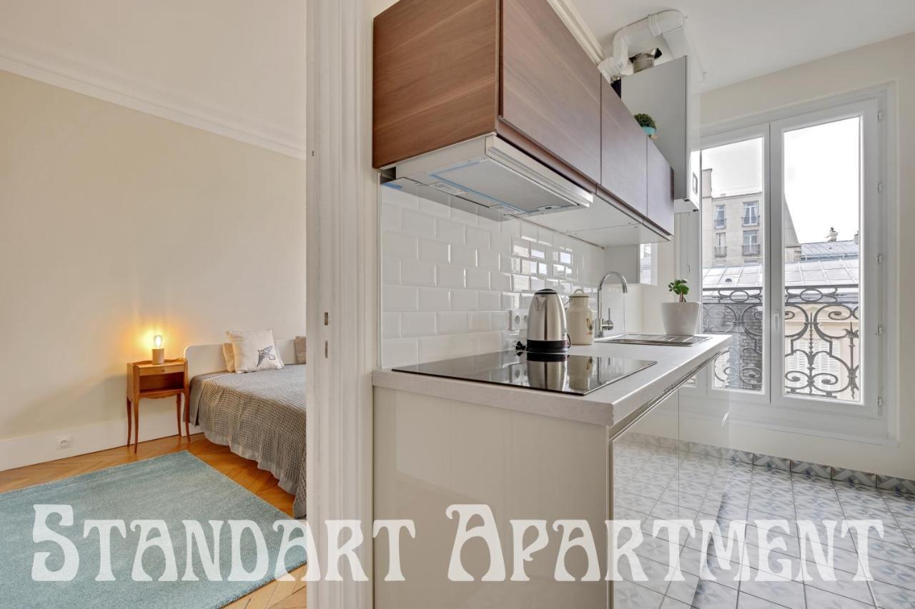 Eiffel Tower View Rose, #2 Bed & Breakfast