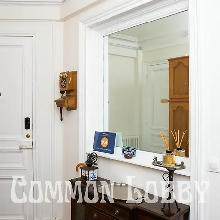 Eiffel Tower View Rose, #2 Bed & Breakfast Paris