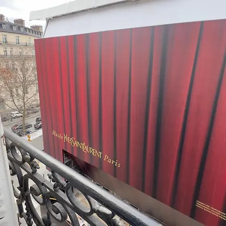 Eiffel Tower View Rose, #2 Bed & Breakfast Paris